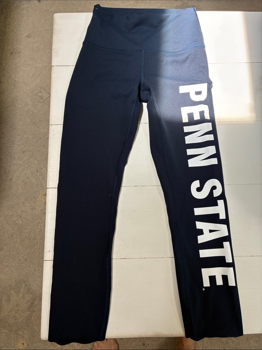 Lululemon Penn State leggings in EUC. Size 4